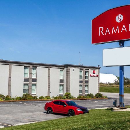 Hotel Ramada By Wyndham Timmins Exterior foto