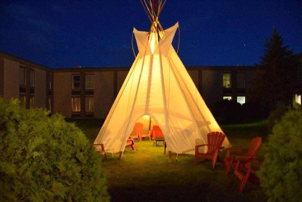 Hotel Ramada By Wyndham Timmins Exterior foto