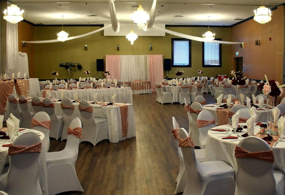 Hotel Ramada By Wyndham Timmins Exterior foto