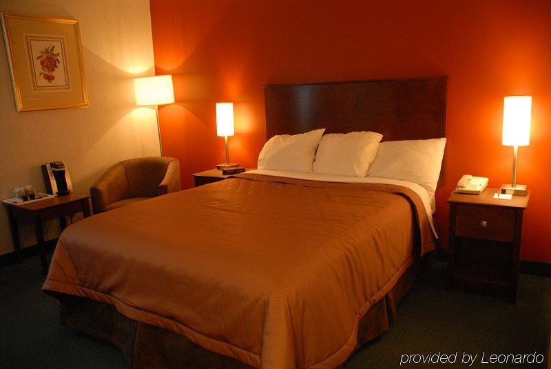 Hotel Ramada By Wyndham Timmins Exterior foto