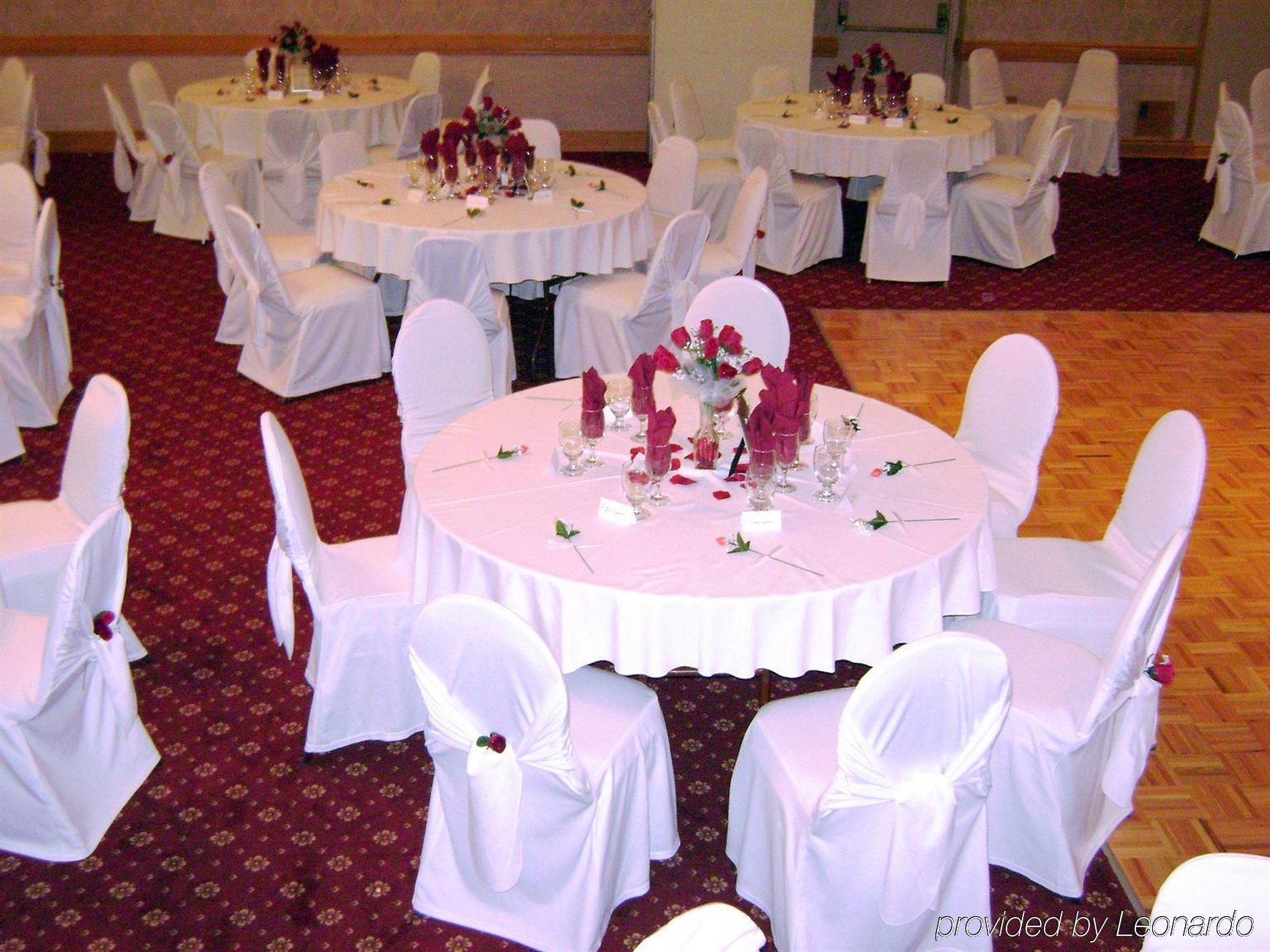 Hotel Ramada By Wyndham Timmins Restaurante foto