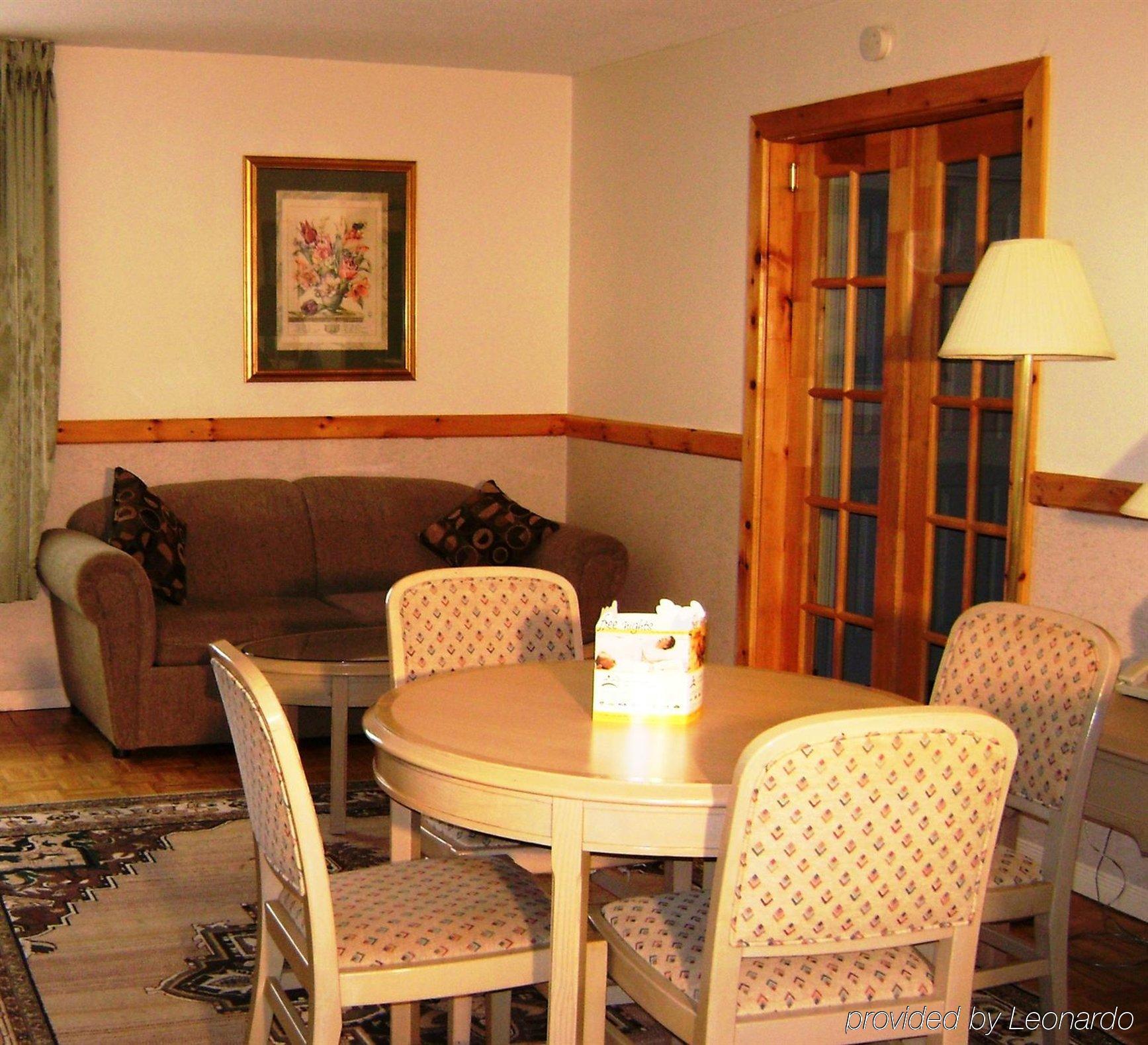 Hotel Ramada By Wyndham Timmins Habitación foto