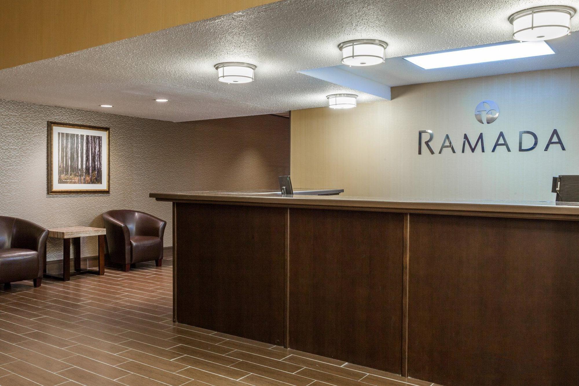 Hotel Ramada By Wyndham Timmins Exterior foto