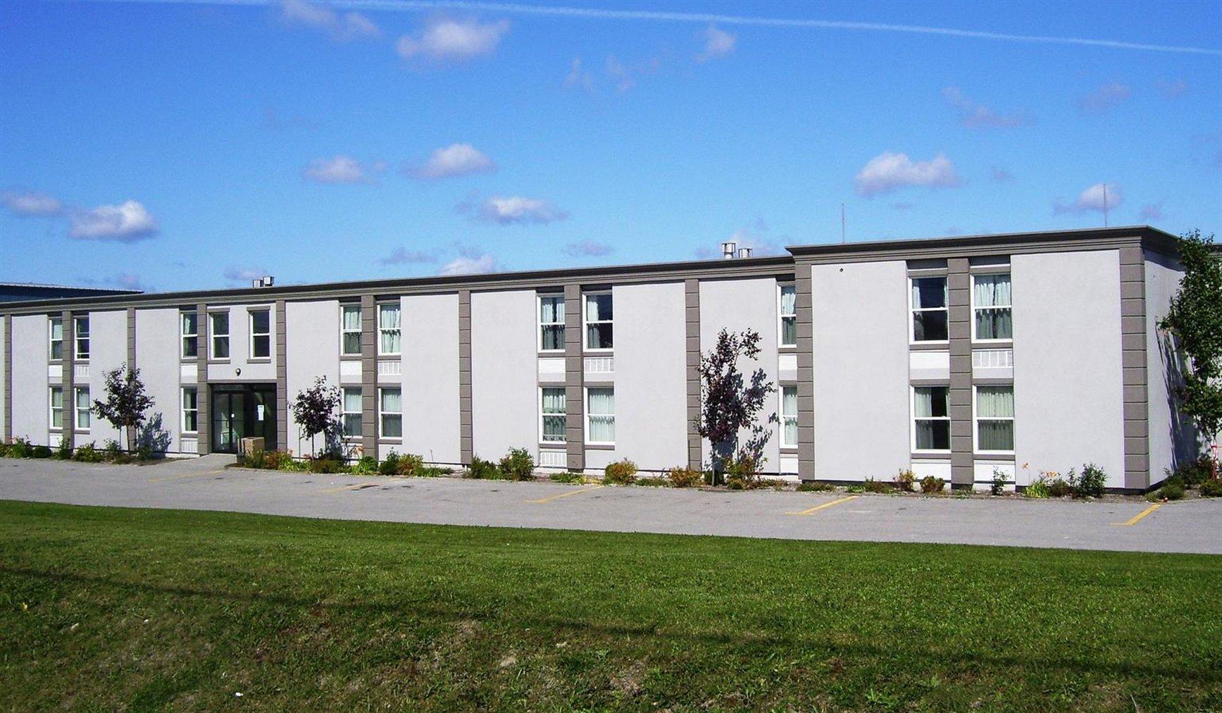 Hotel Ramada By Wyndham Timmins Exterior foto